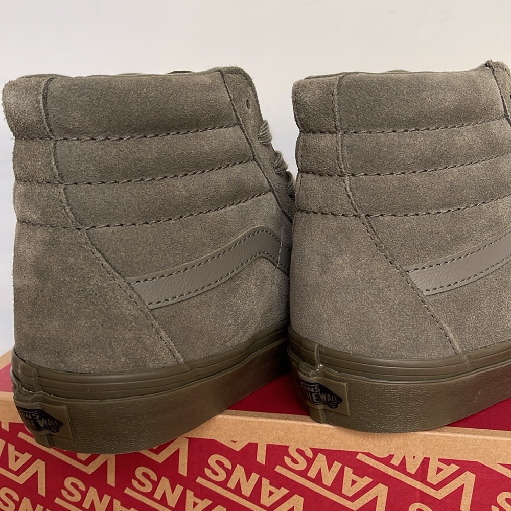 Vans WMNS Sk8-Hi
Mono Suede Olive
VN000CP9OLV
SNEAKERS - Picture 15 of 16